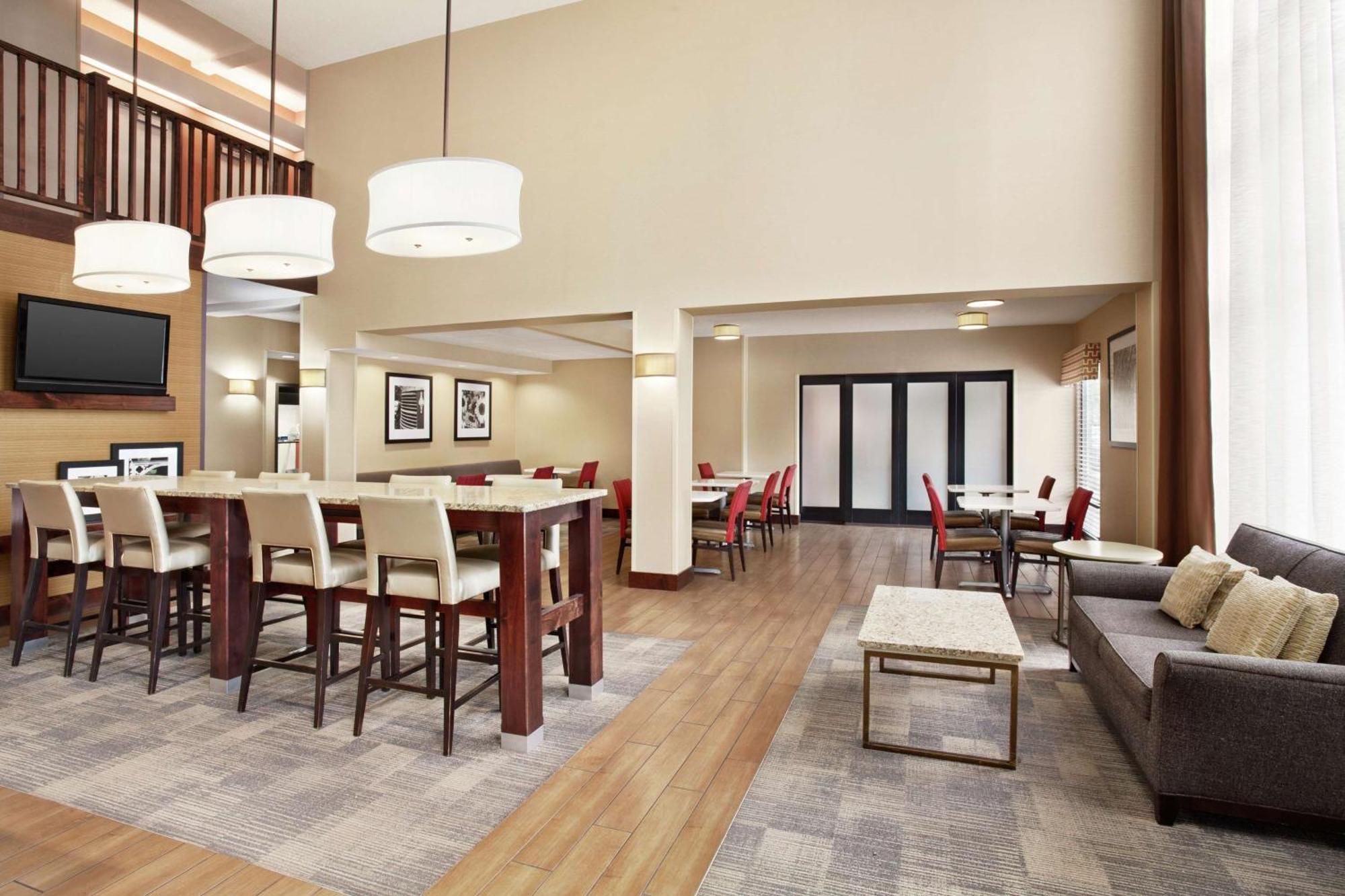 Hotel Hampton 3*